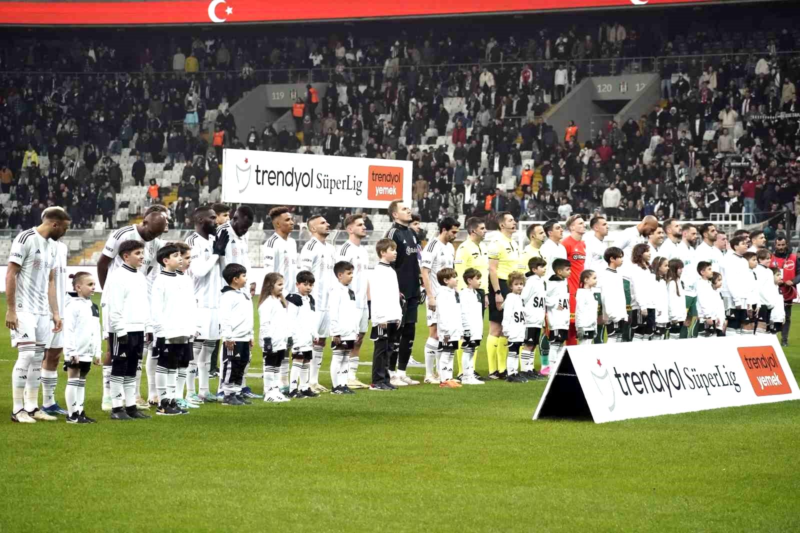 Fernando Santos’tan 4 değişiklik