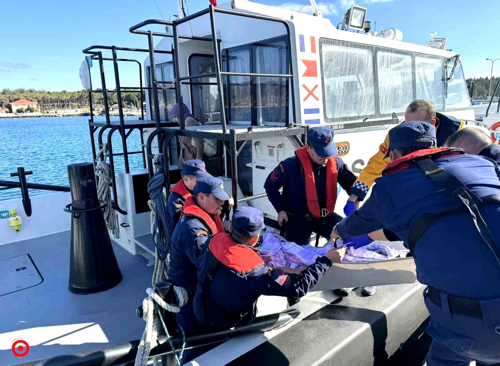 Gökçeada’da rahatsızlanan vatandaş Sahil Güvenlik ekiplerince tahliye edildi