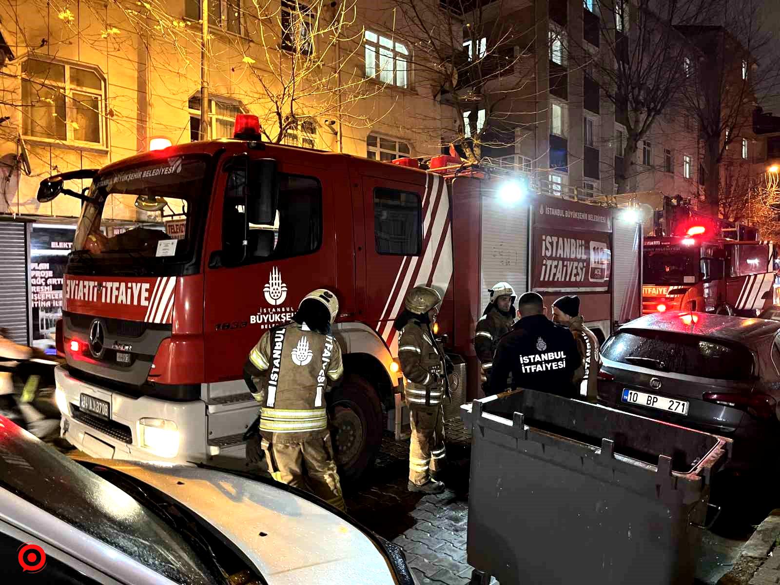 Güngören’de binada çıkan yangında mahsur kalan 4 kişi kurtarıldı