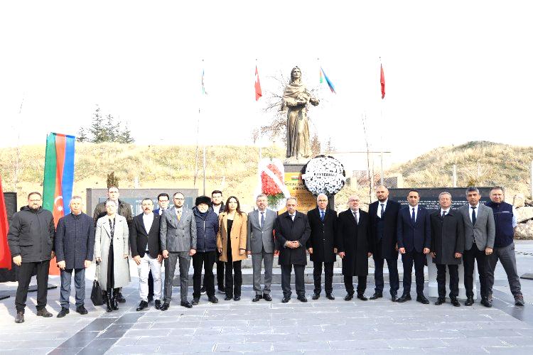 Hocalı şehitleri, yeni yapılan Azerbaycan Parkında anıldı
