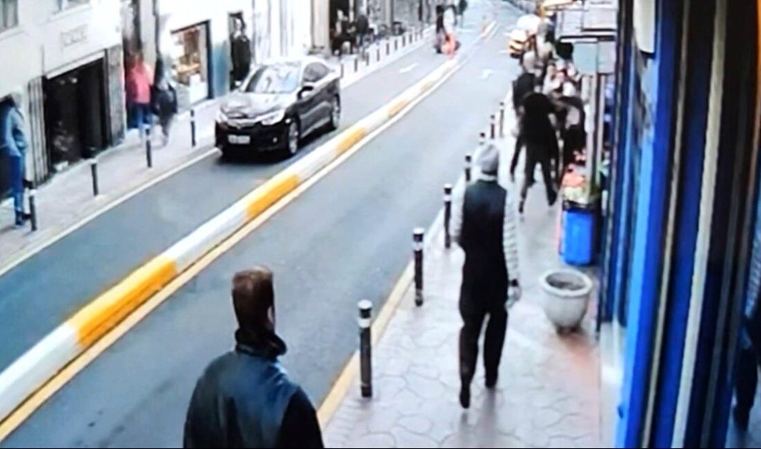 Beyoğlu Tophane’de bir emlakçı,