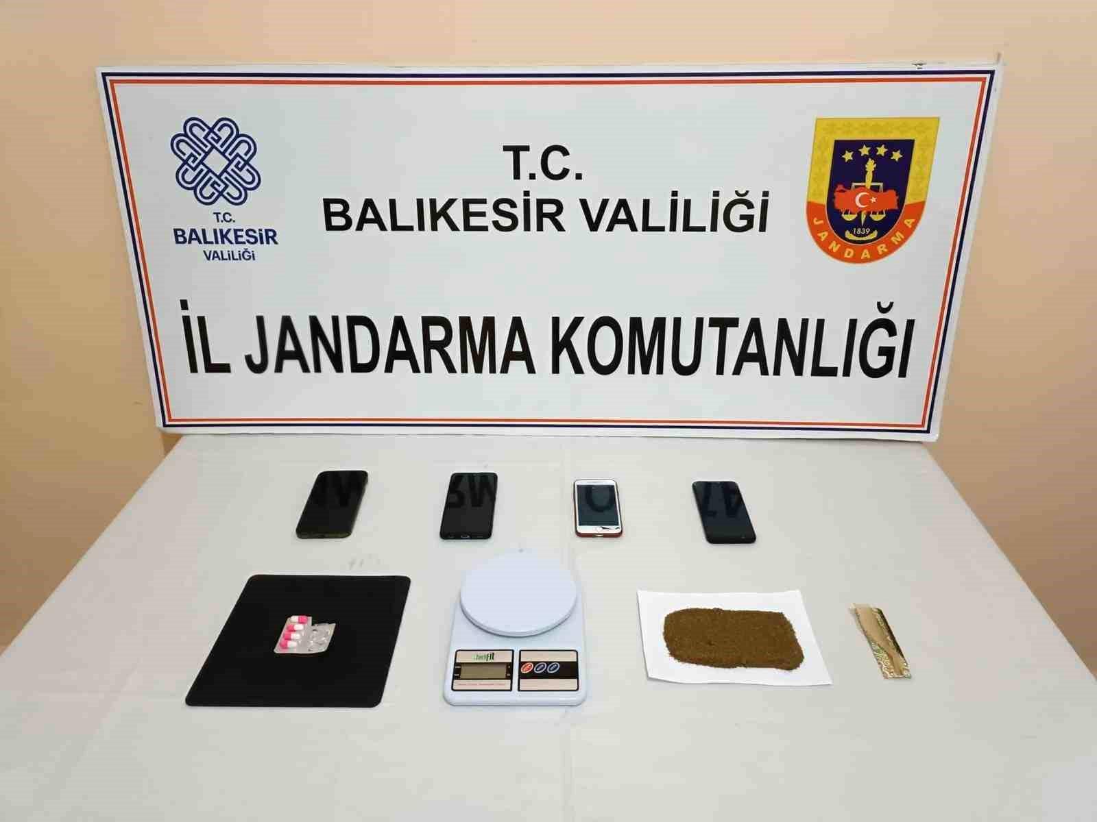 İzmir´den Balıkesir’e uyuşturucu getiren şüpheli yakalandı