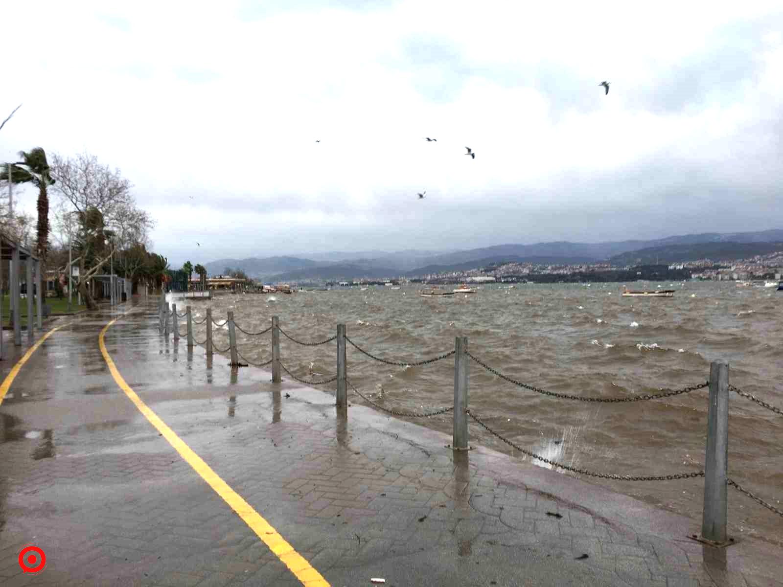 İzmit Körfezi’nde fırtına