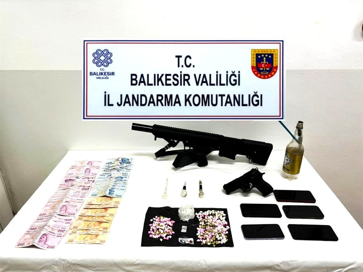 Jandarmadan uyuşturucu tacirlerine operasyon: 6 gözaltı