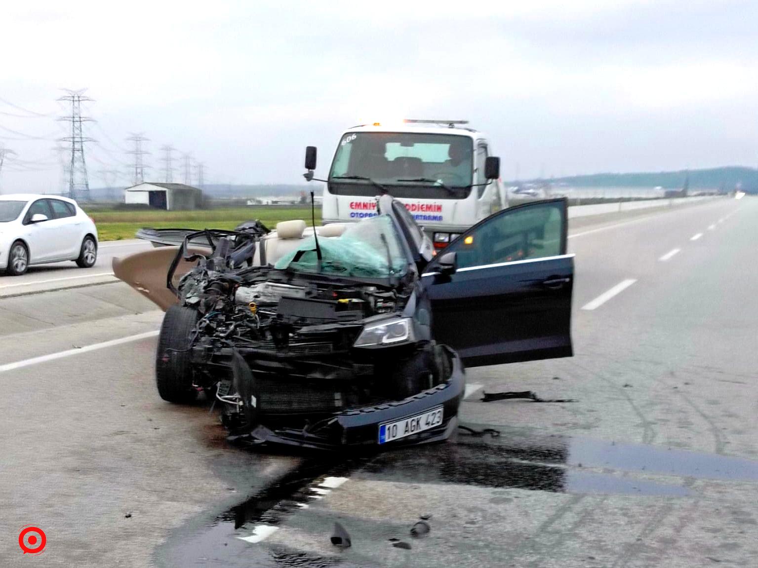 Kamyonete çarpan otomobildeki yolcu hayatını kaybetti