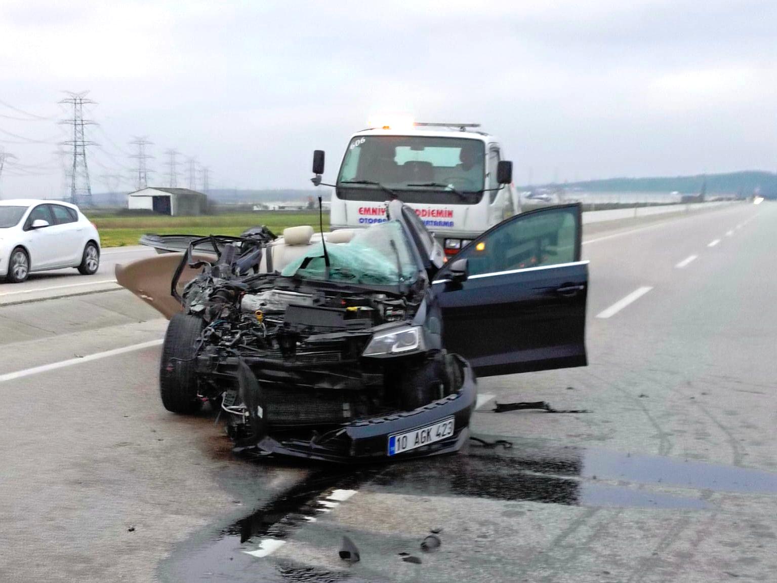 Kamyonete çarpan otomobildeki yolcu hayatını kaybetti