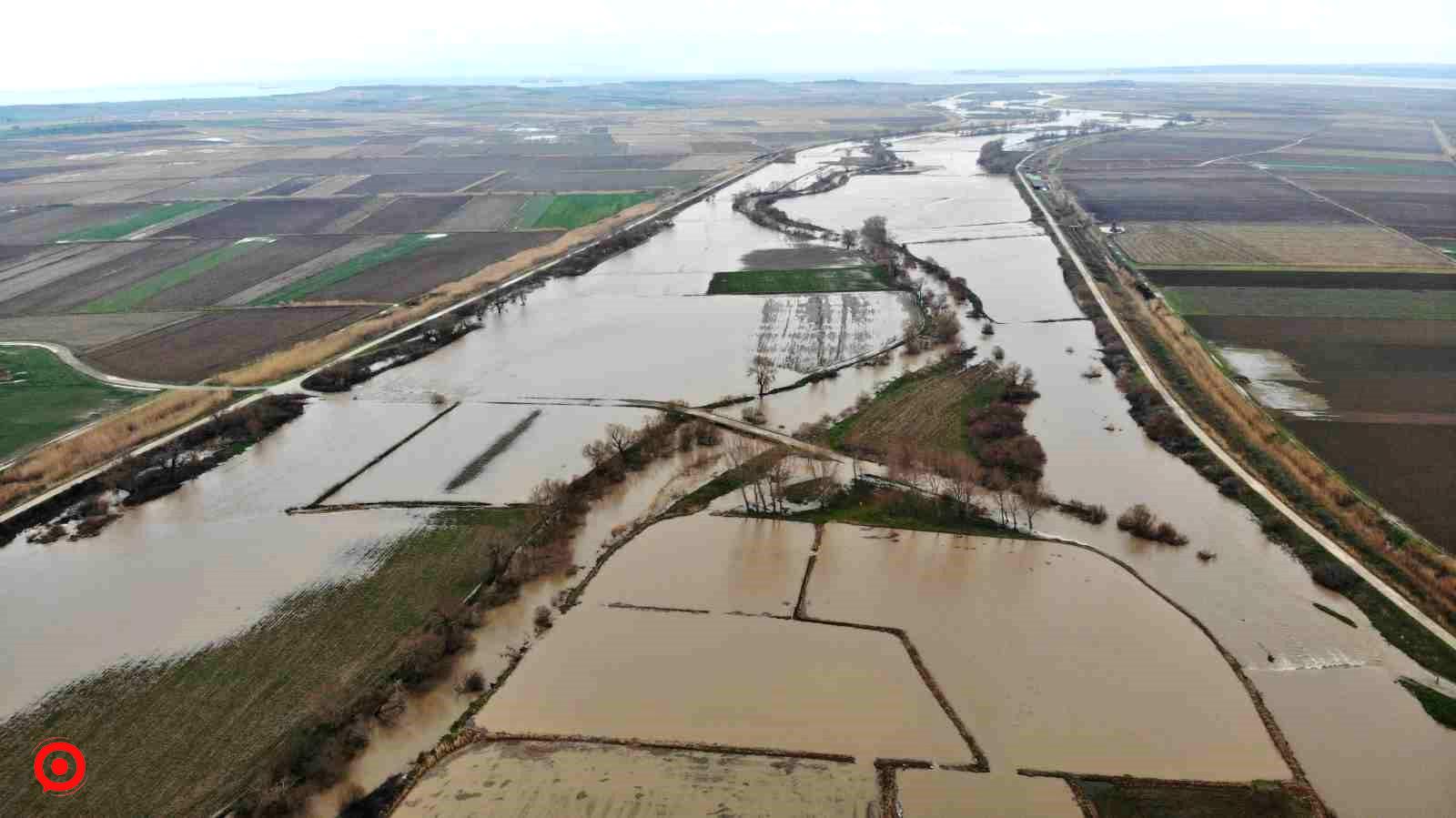 Karamenderes Çayı’nın taşmasıyla sular altında kalan tarlalar dronla görüntülendi