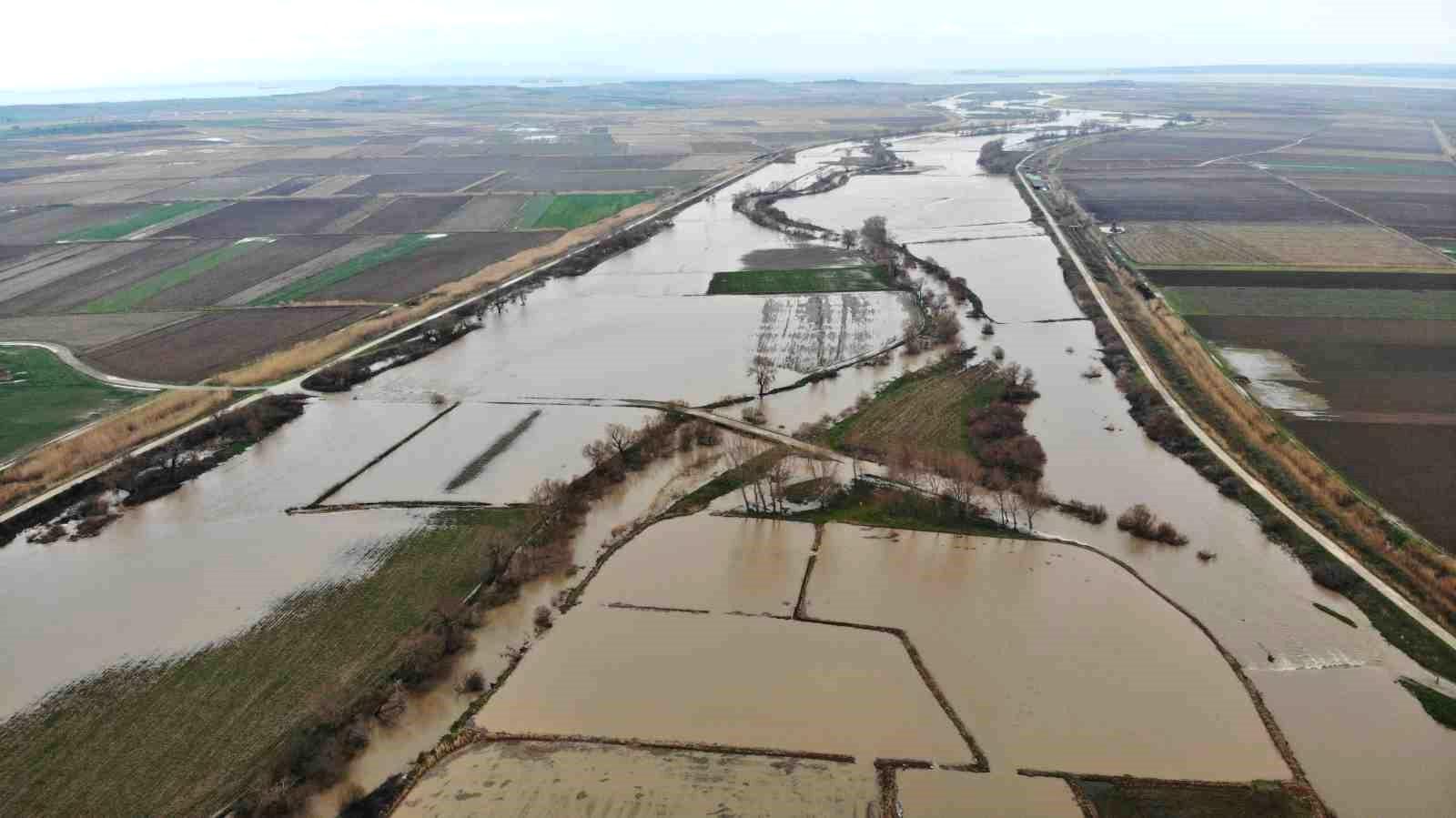 Karamenderes Çayı’nın taşmasıyla sular altında kalan tarlalar dronla görüntülendi