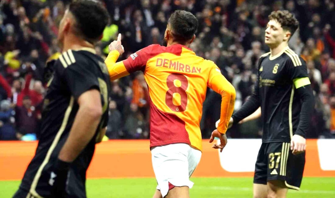 Galatasaraylı futbolcu Kerem Demirbay,