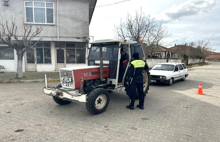 Kırklareli’de traktör sürücüleri bilgilendirildi