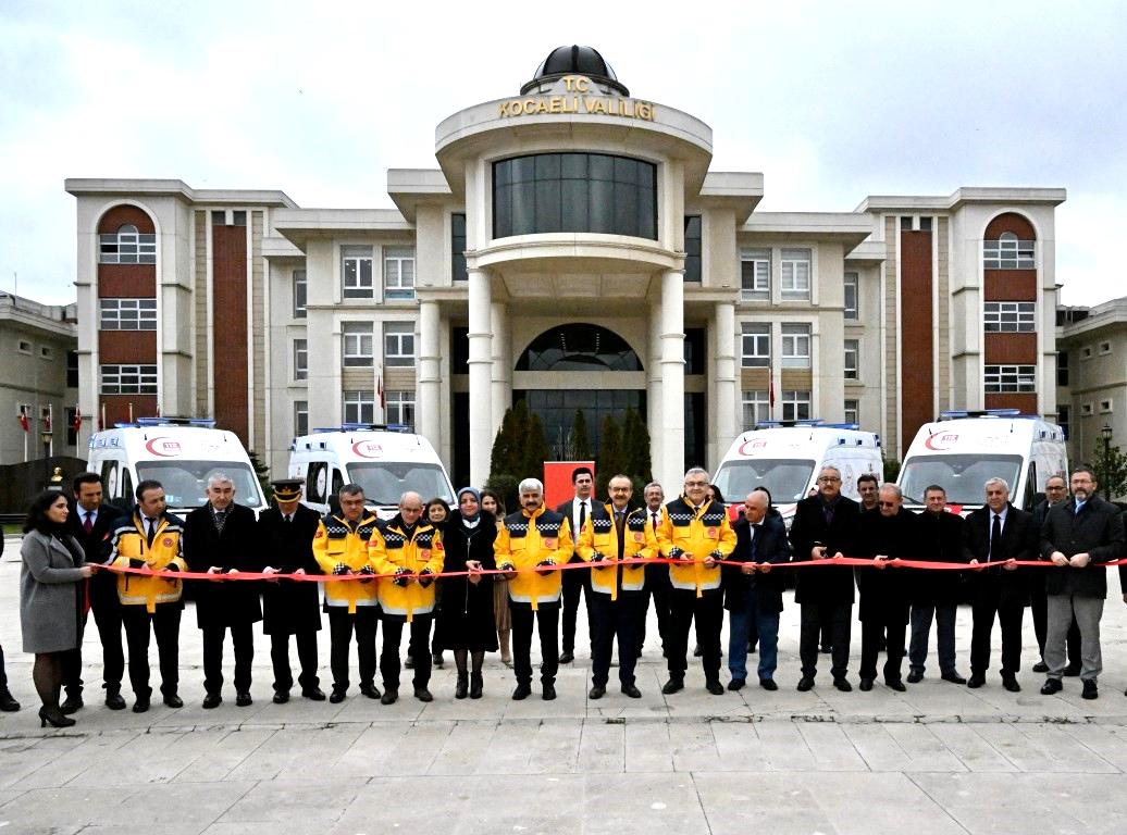 Kocaeli’de hizmete giren 4 yeni ambulansla sayı 90’a ulaştı