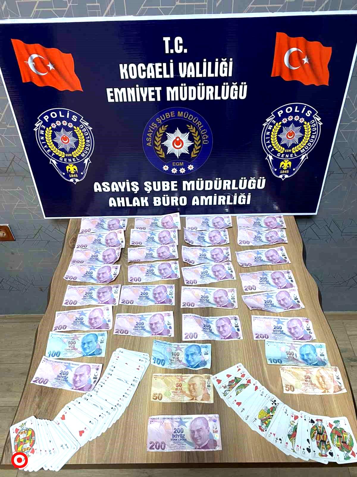 Kumar oynatılan iş yerine polis baskını