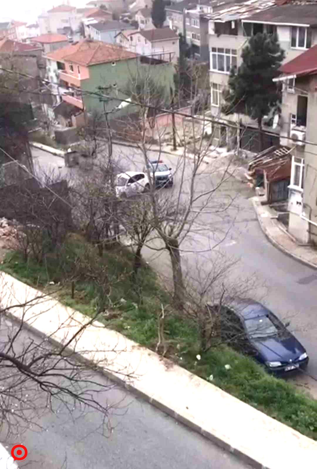 Maltepe’de polis ile şüpheli şahıs arasında kovalamaca kamerada