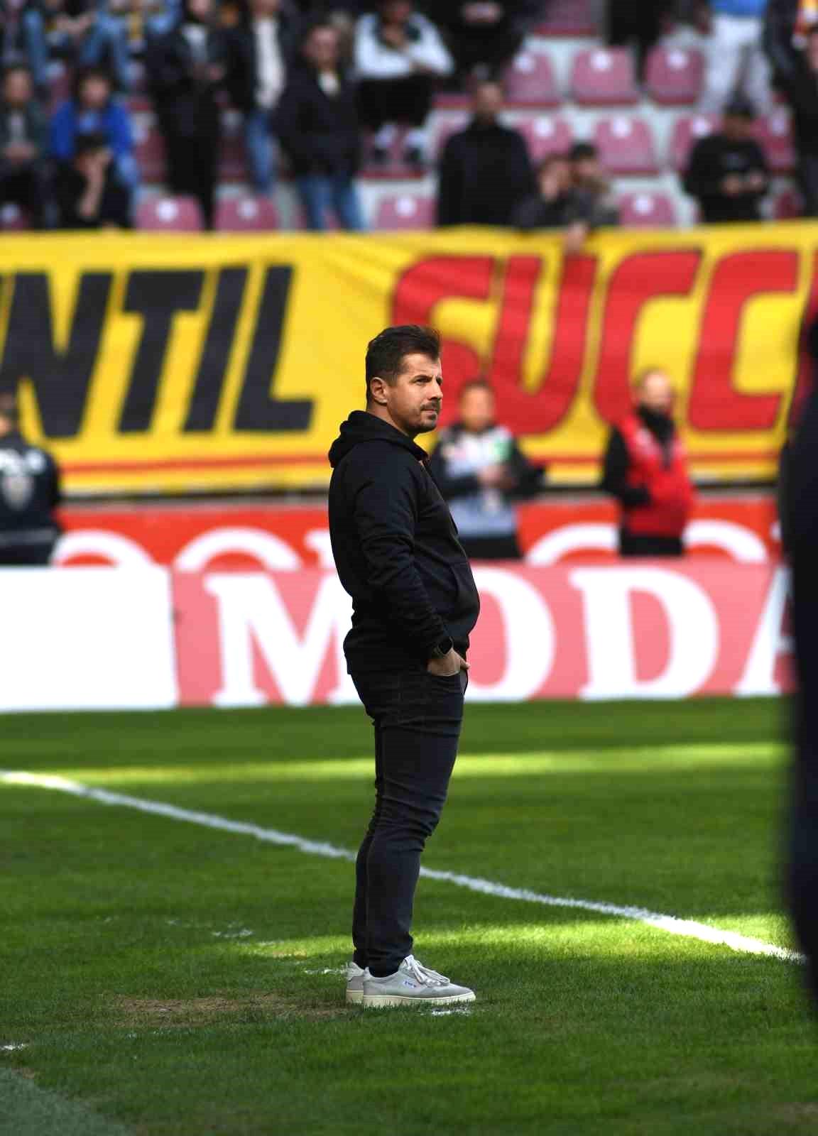 MKE Ankaragücü Teknik Direktörü Emre Belözoğlu, Kayserispor mağlubiyetinin ardından yaptığı açıklamada, “Akşam başkanla konuşup, gereğini yapacağım” dedi.