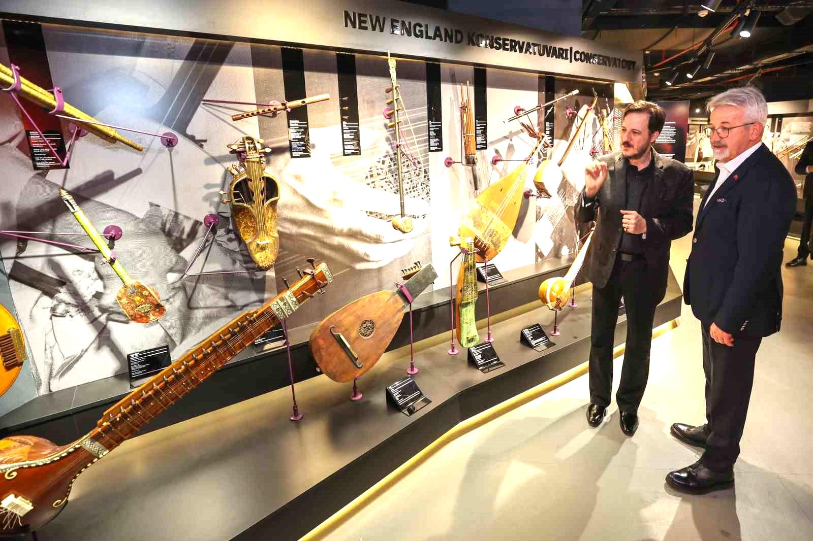 New England Konservatuvarı enstrümanları müzede sergileniyor