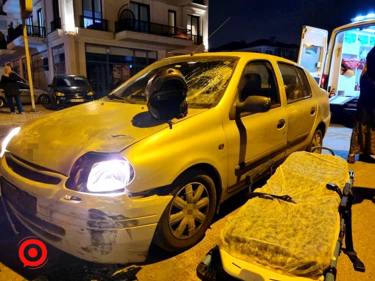 Otomobilin camına çarparak savrulan motosiklet sürücüsü yaralandı