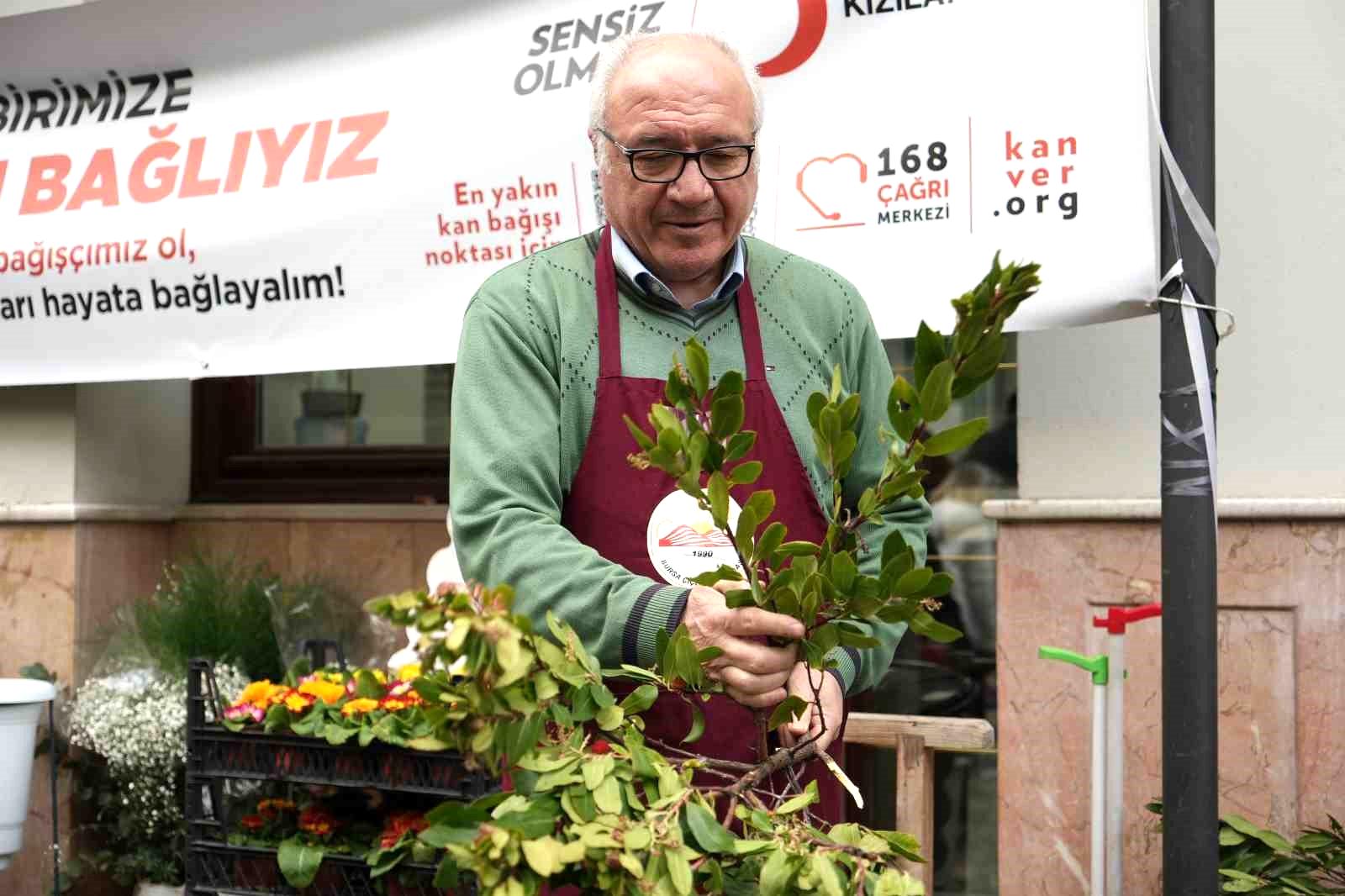 (Özel) Bursalı çiçekçiler uyuşturucu tacirine isyan etti…”O kişi meslektaşımız değil”