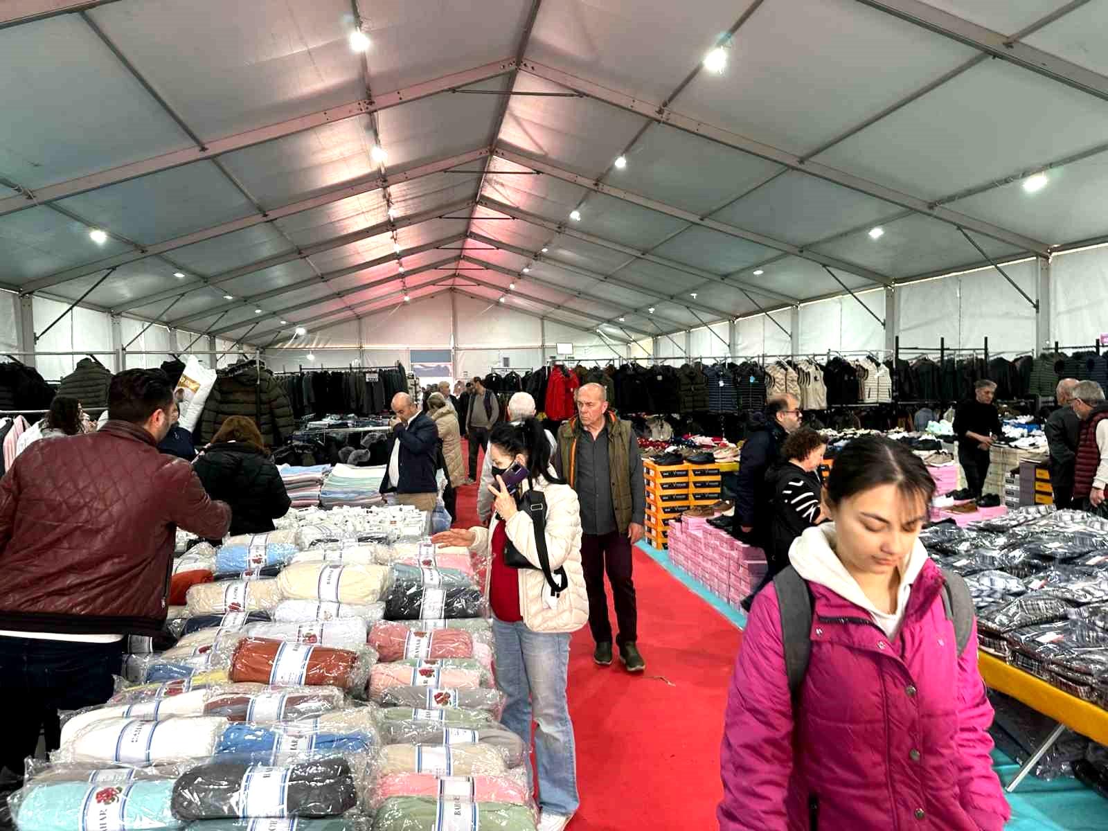 Ramazan alışverişi için Maltepe’de “İndirim Çadırı” kuruldu