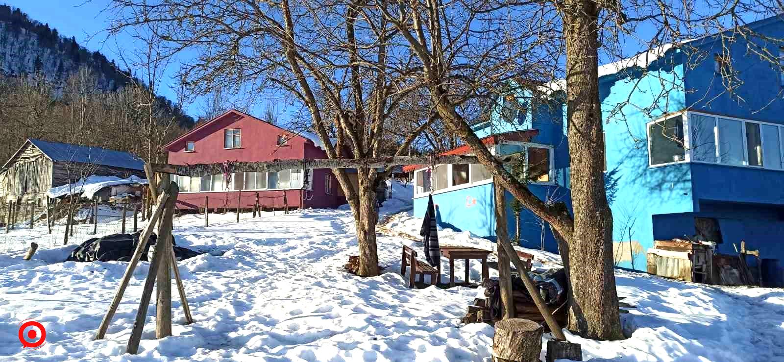 Sakarya’nın yüksek kesimlerinde kış, merkezinde adeta bahar yaşanıyor