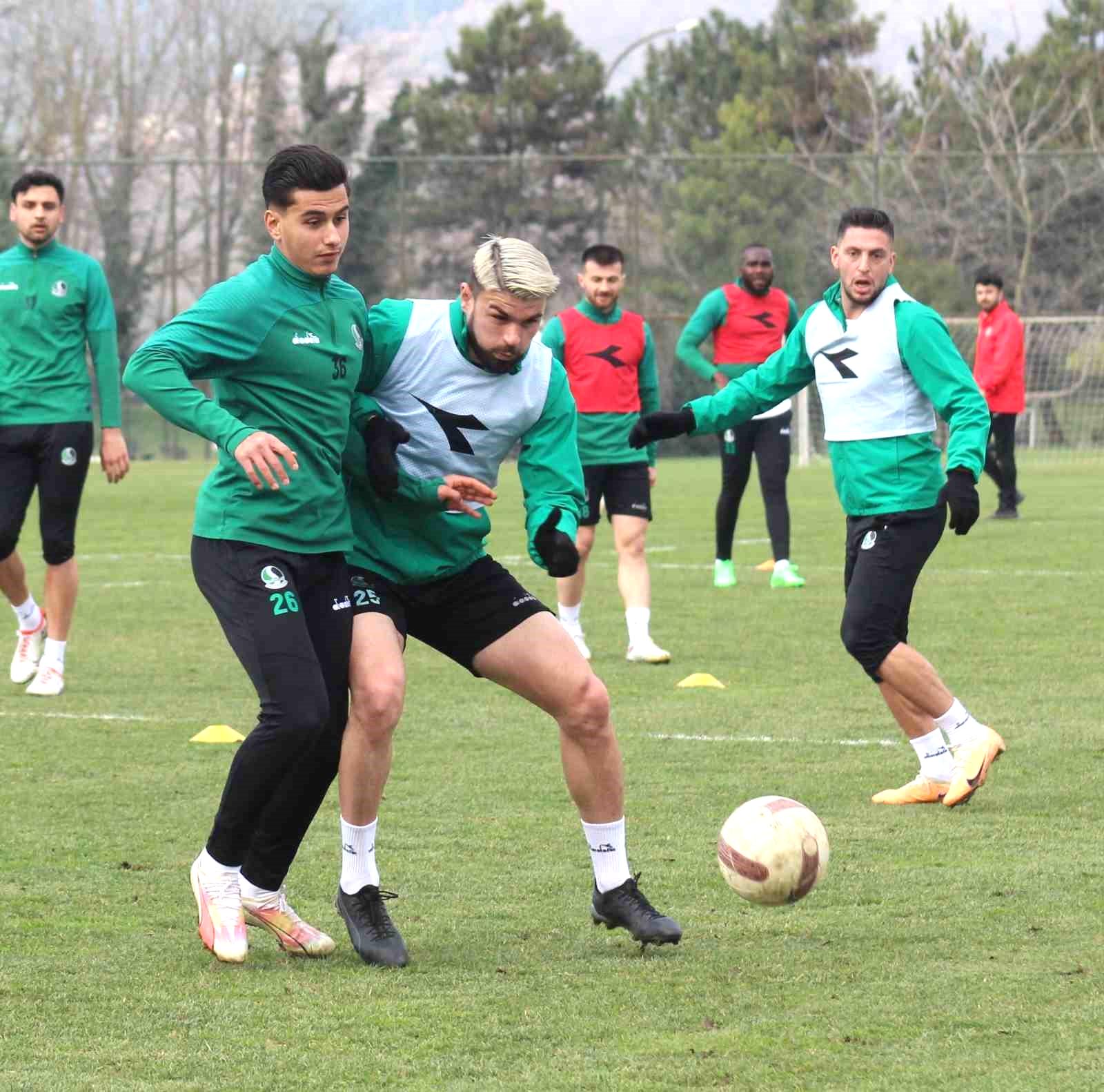 Sakaryaspor, Eyüpspor mesaisine devam ediyor