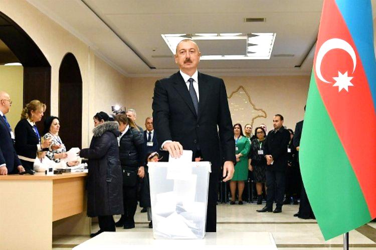 Azerbaycan’da erken seçim heyecanı