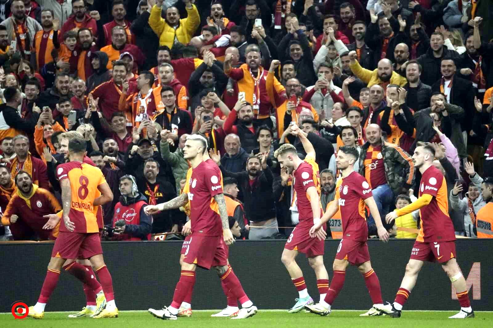 Trendyol Süper Lig: Galatasaray: 2 - RAMS Başakşehir: 0 (İlk yarı)