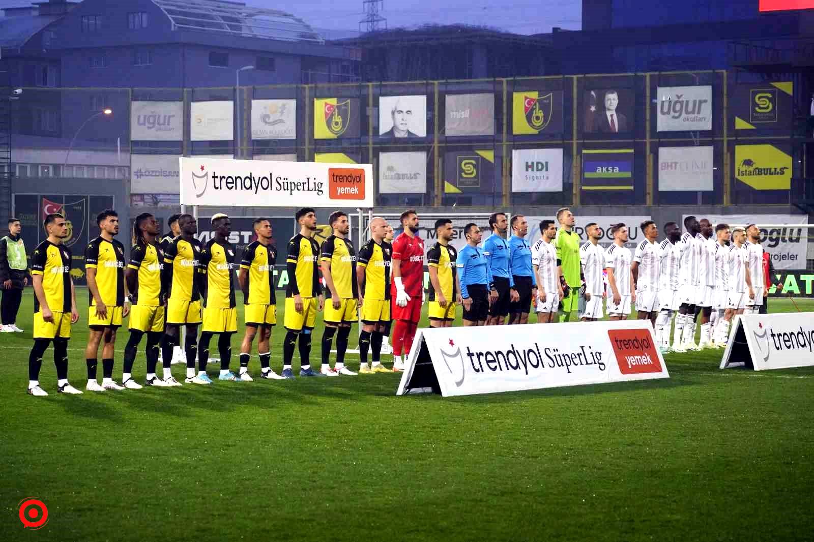 Trendyol Süper Lig: İstanbulspor: 0 - Beşiktaş: 0 (Maç devam ediyor)