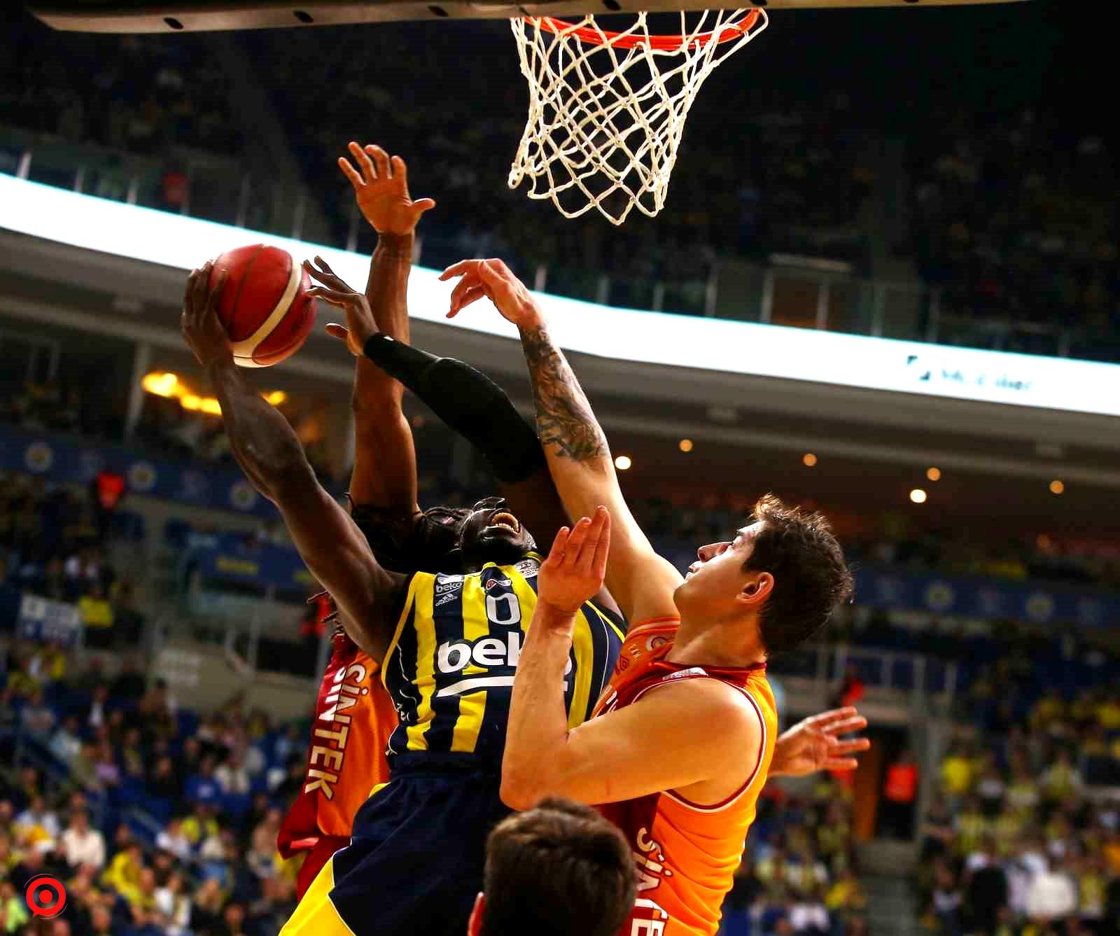 Türkiye Sigorta Basketbol Süper Ligi: Fenerbahçe: 90 - Galatasaray: 74