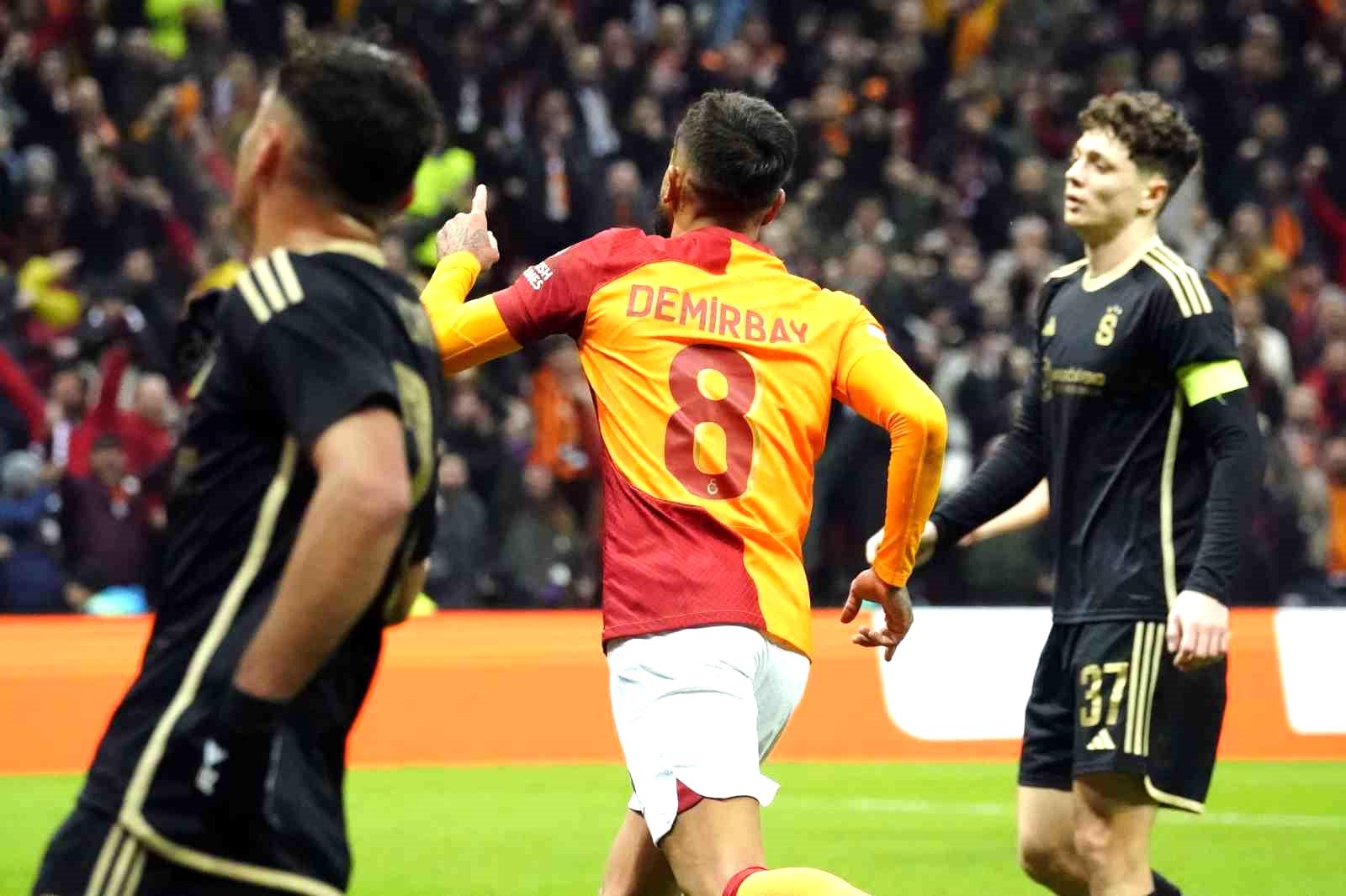 UEFA Avrupa Ligi: Galatasaray: 1 – Sparta Prag: 0 (İlk yarı)