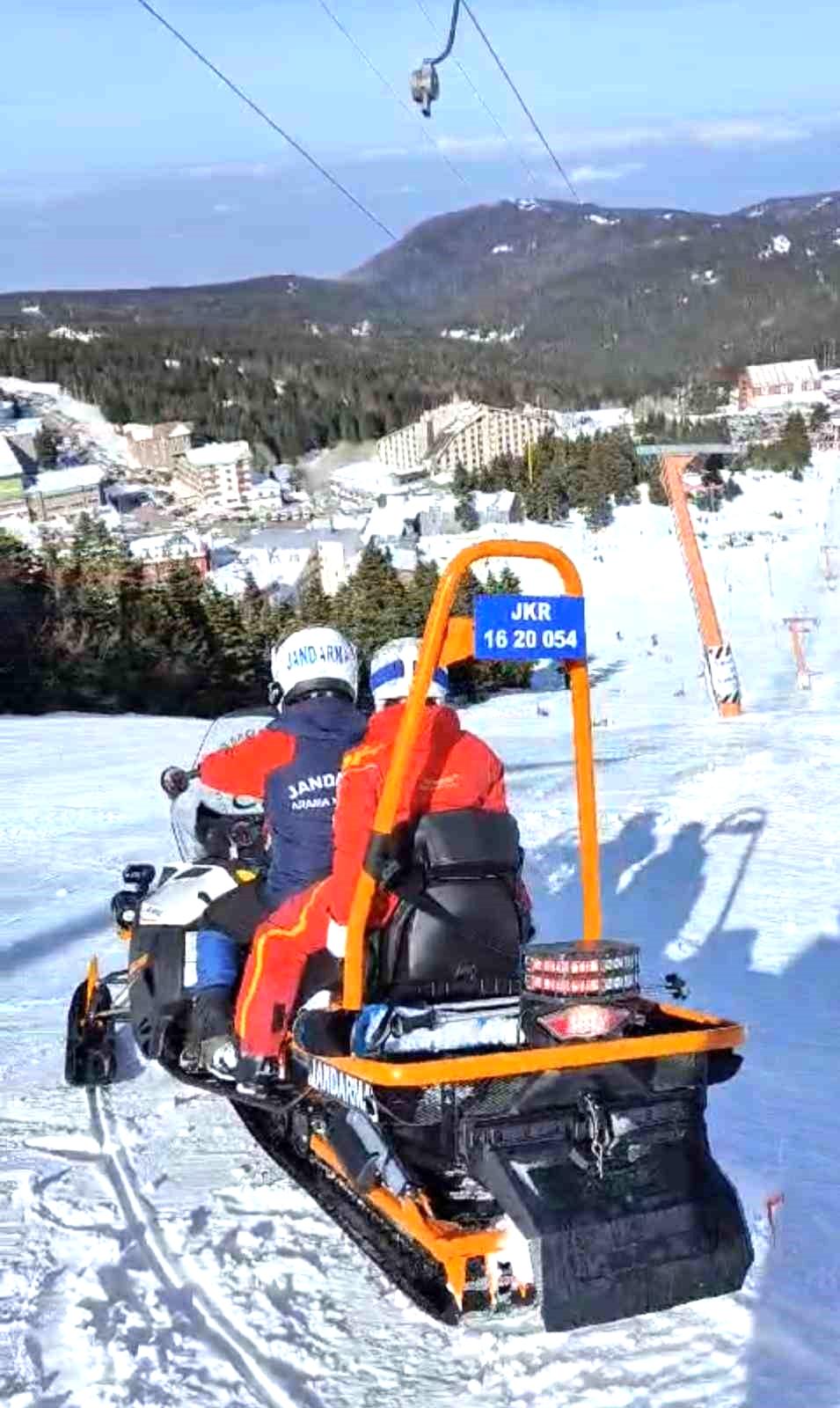 Uludağ’da faciadan dönüldü…Telesiyejin telleri koptu, bir turist yaralandı