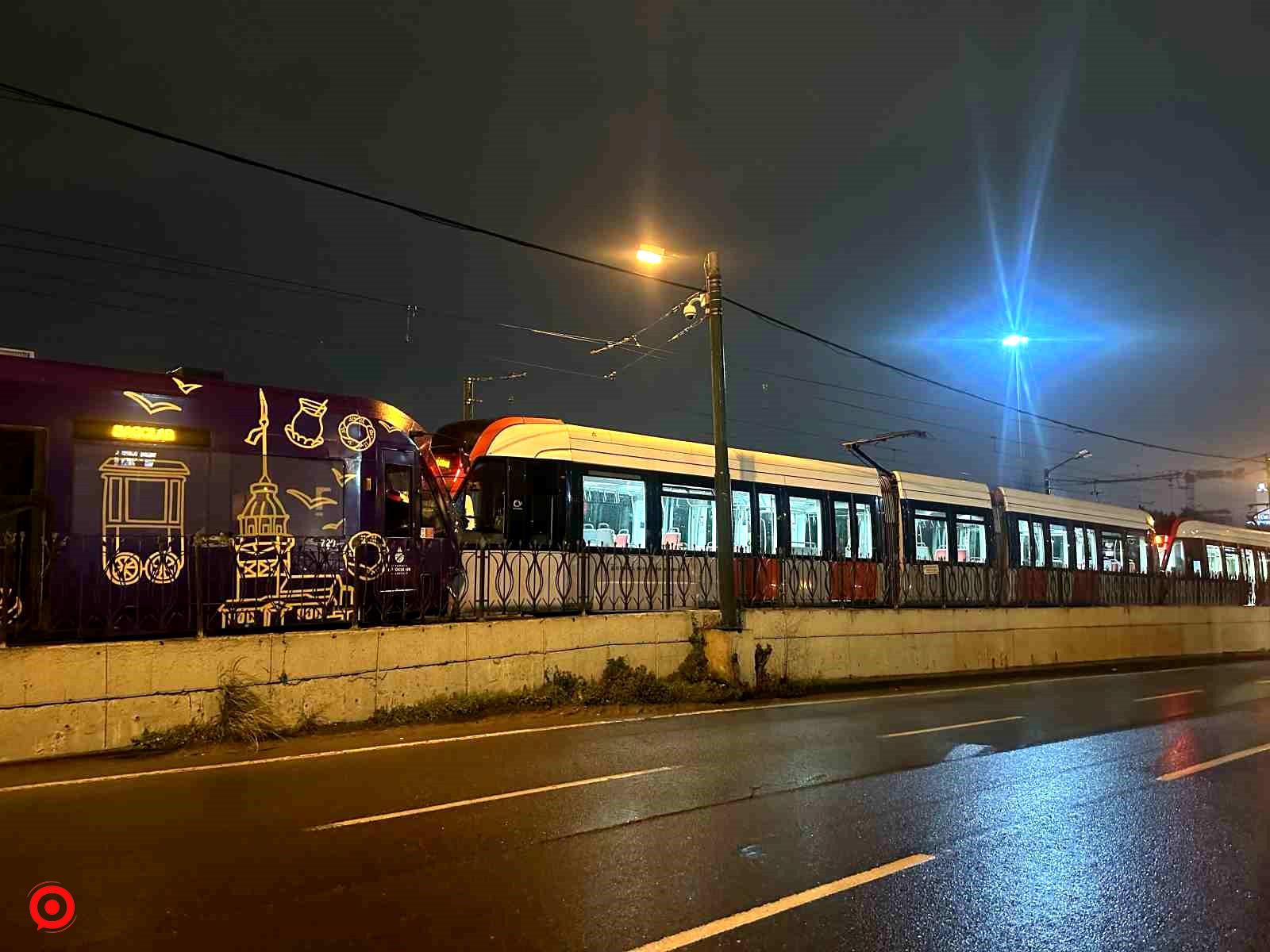 Zeytinburnu’nda iki tramvay kafa kafaya çarpıştı: 1 yaralı