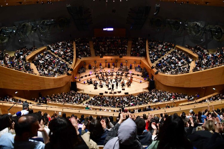 An Epic Symphony & Gökhan Türkmen konseri büyüledi