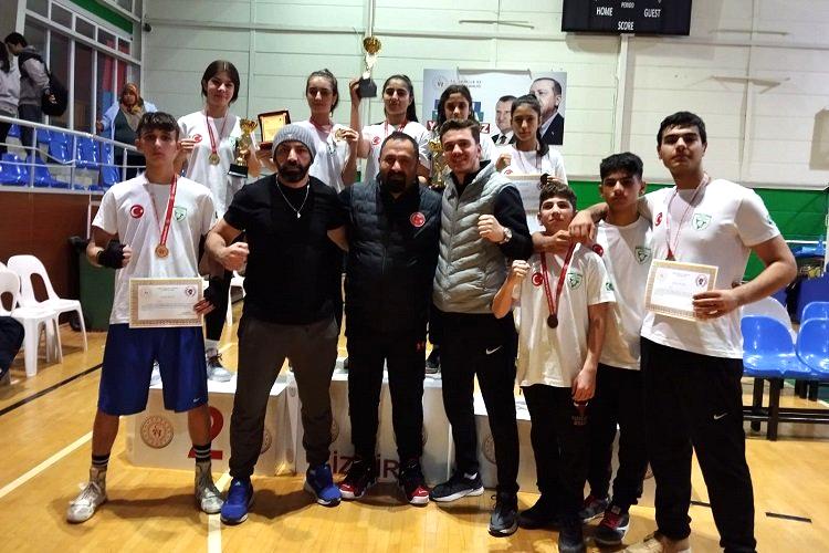 Manisalı sporcular 8 madalya ile Manisa’ya döndü