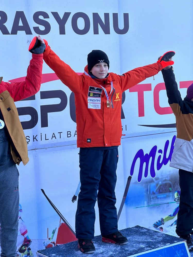 Snowboard'un harika çocuğu... Dağhan Güler Türkiye şampiyonu