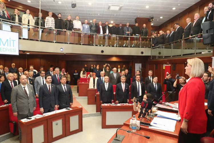 Başkan Hürriyet ilk mecliste alkışlarla karşılandı