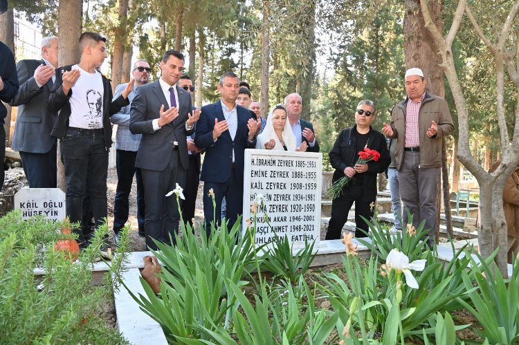 CHP Genel Başkanı Özel, Başkan Zeyrek ile Manisa’da kabir ziyaretleri yaptı