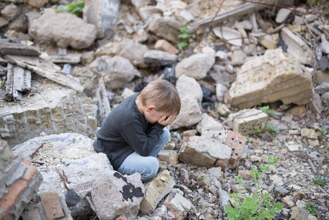 Depremzedelere önemli uyarı: Çocuklara ne hissettiğinizi gösterin