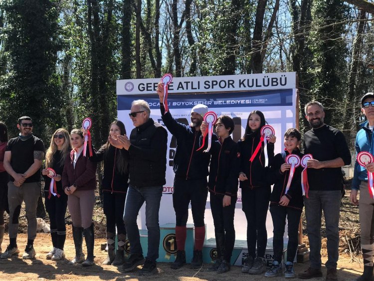 En dayanıklı atlar 120 km’lik parkurda yarıştı