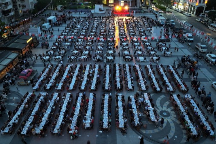 Manisalılar, Büyükşehir'in iftar sofrasında buluştu