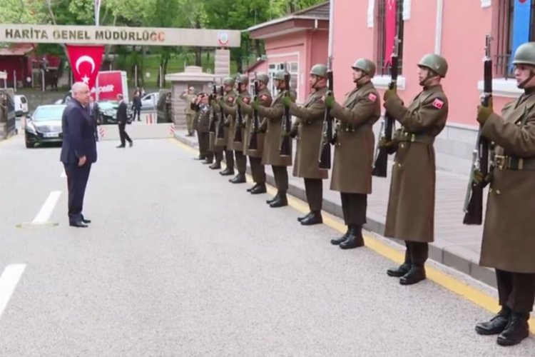 Bakan Güler'den haritacılara ziyaret