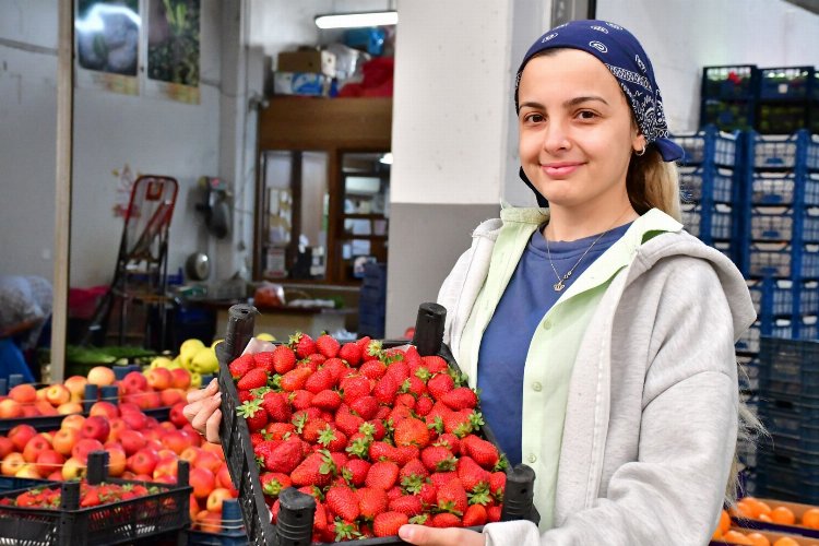 Başkan Zeyrek, hal esnafının  yüzünü güldürdü