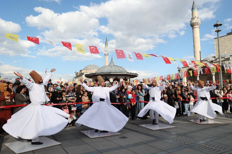 Binlerce Konyalı 'Teşrif-i Mevlana'da