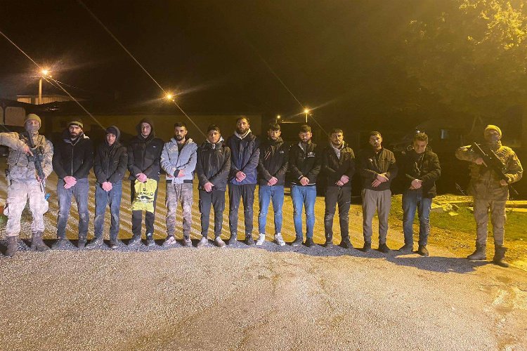 Edirne’de Jandarma 27 kaçak göçmeni yakaladı