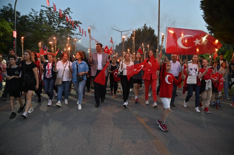 Manisa’da 19 Mayıs Fener Alayı ile kutlandı