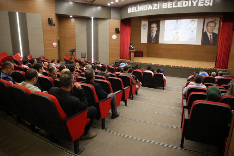 Melikgazi’de dijital yaşam ve iletişim konuşuldu