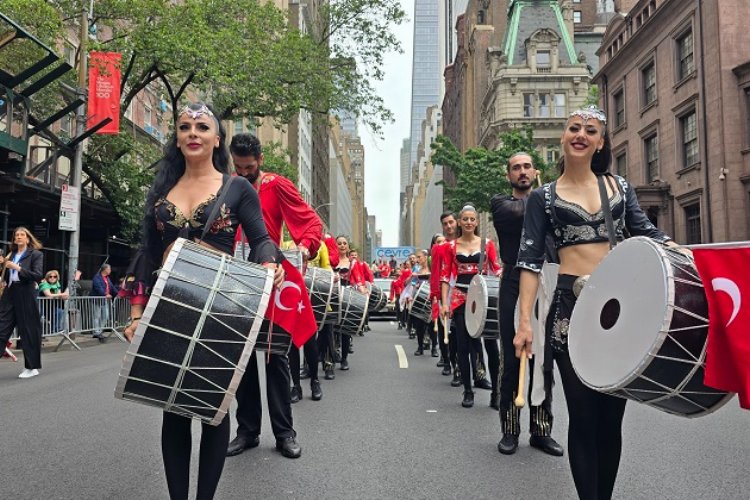 New York, Türk bayraklarıyla donatıldı