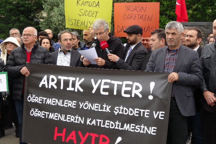 Öğretmenler Şile ve Ağva meydanında 'şiddete hayır' dedi