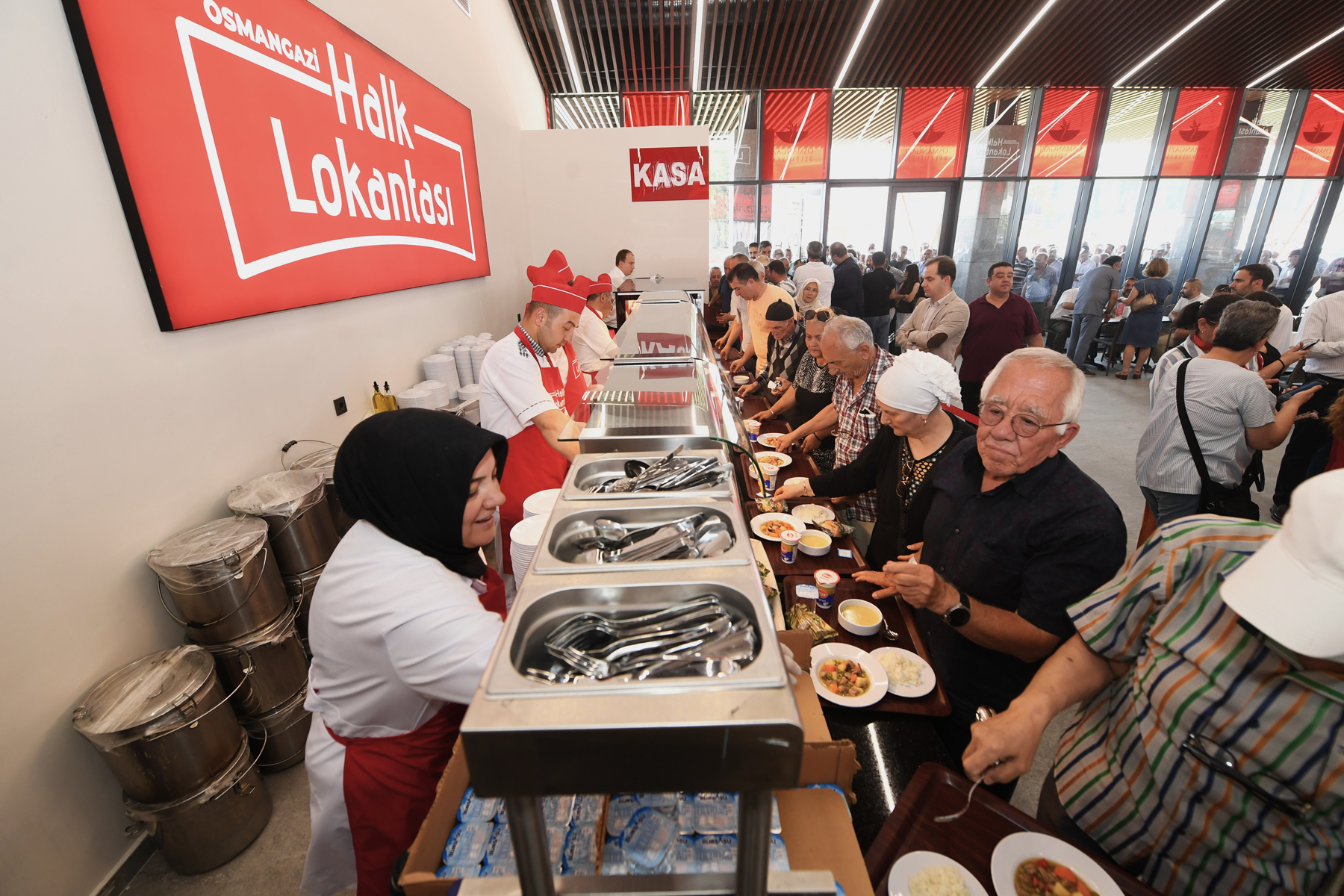 Bursa’nın İlk Halk Lokantası Açıldı. 4 Çeşit Yemek 80 Lira.