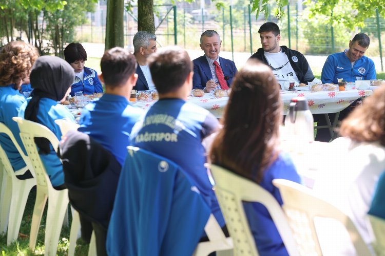 Başkan Büyükakın; Kocaeli’nin gururu Kağıtspor