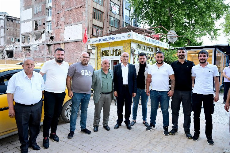 Başkan Er, Konteyner Çarşılarda hizmet veren esnafları ziyaret etti